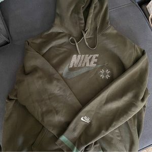 Men’s Nike olive green hoodie size xtra large